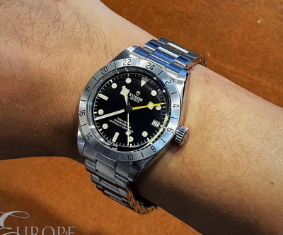 M79470-0001_review_fm